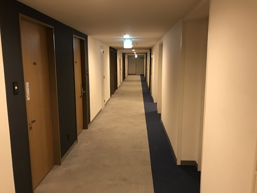 部屋前の廊下
