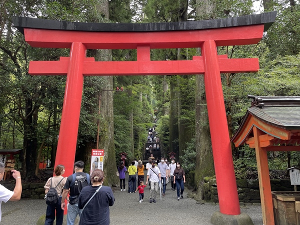 箱根神社本堂への鳥居